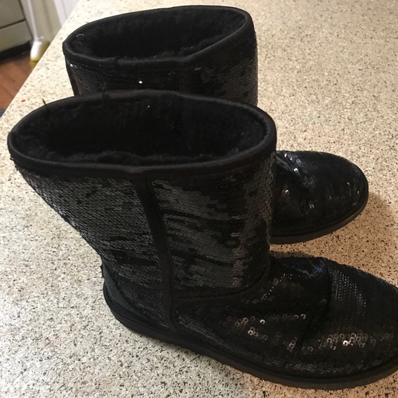 Shoes - Picture 4 of 8